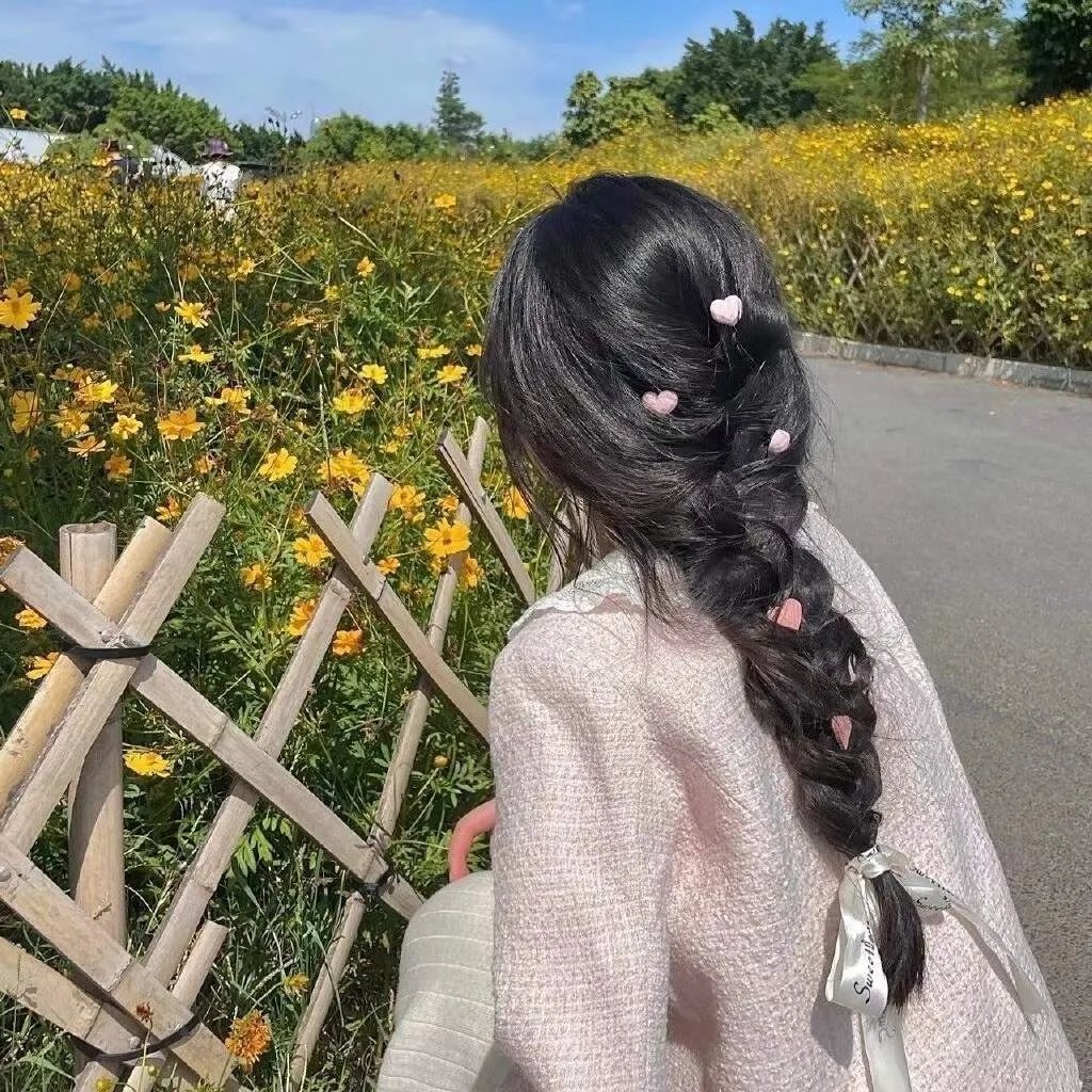 这名男子，捡到了人鱼。